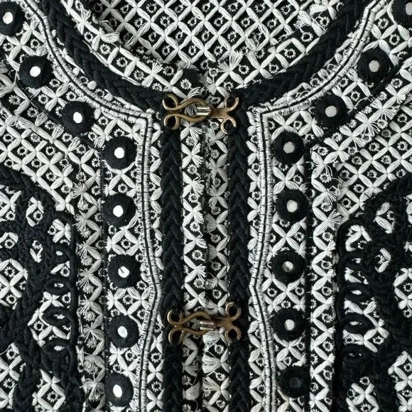 FARM Rio Abstract Black and White Geometric Woven Cardigan - Picture 3 of 14